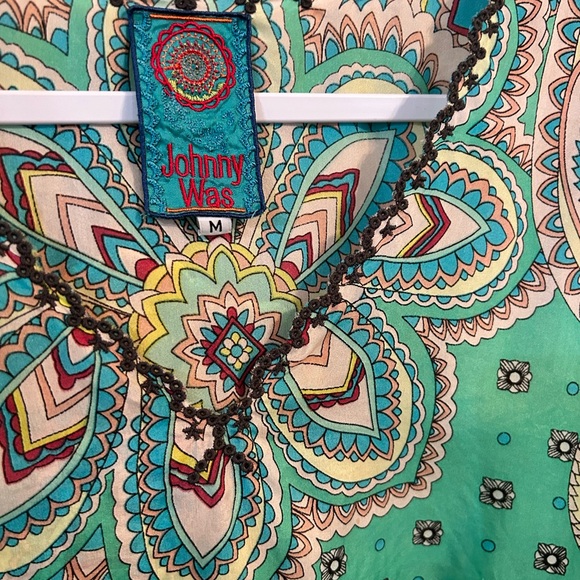 JOHNNY WAS 100% Silk Vibrant Green Floral Print Tunic Blouse Boho Style Medium - Picture 3 of 7